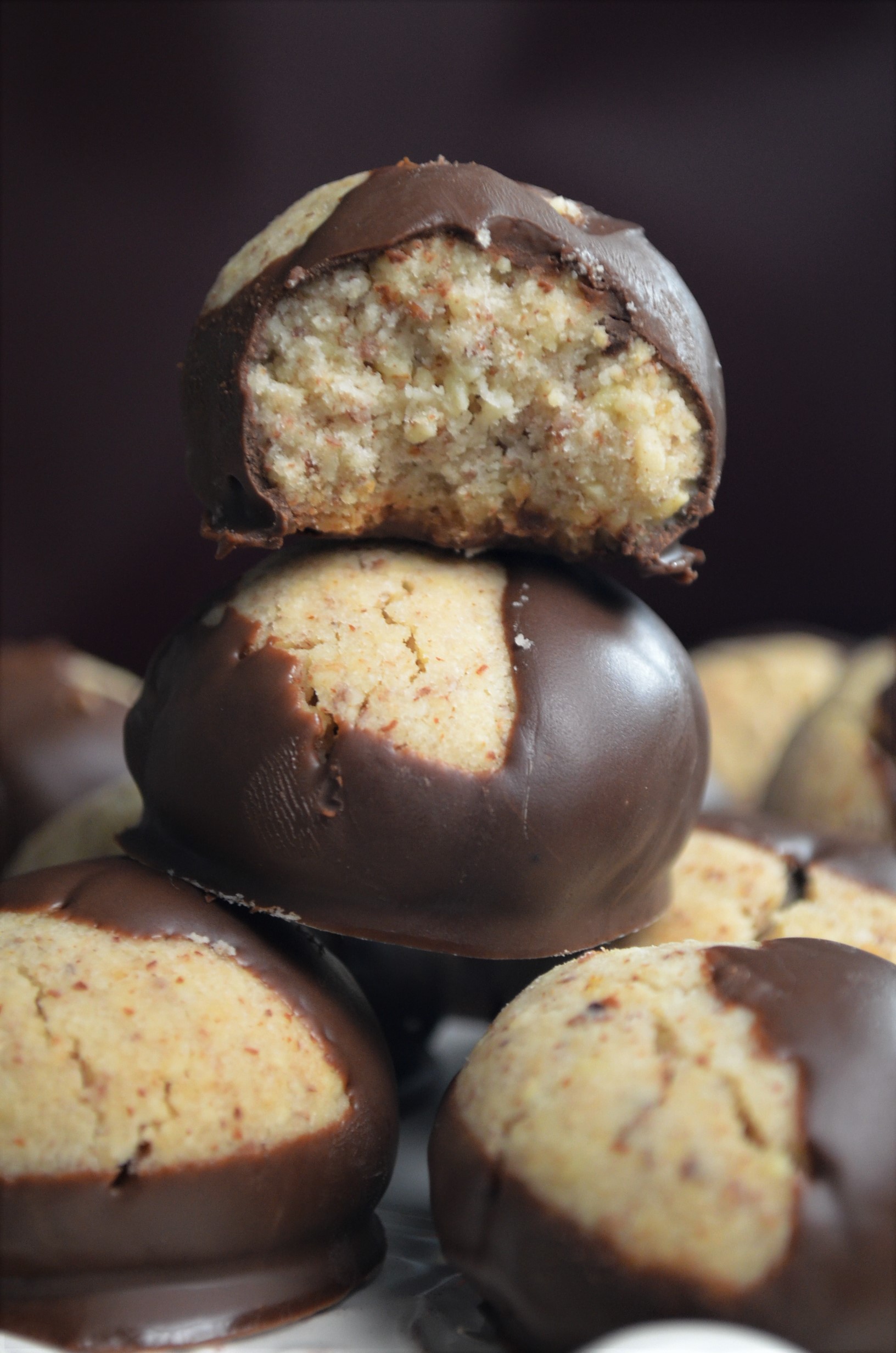 Almond Ball Cookie
