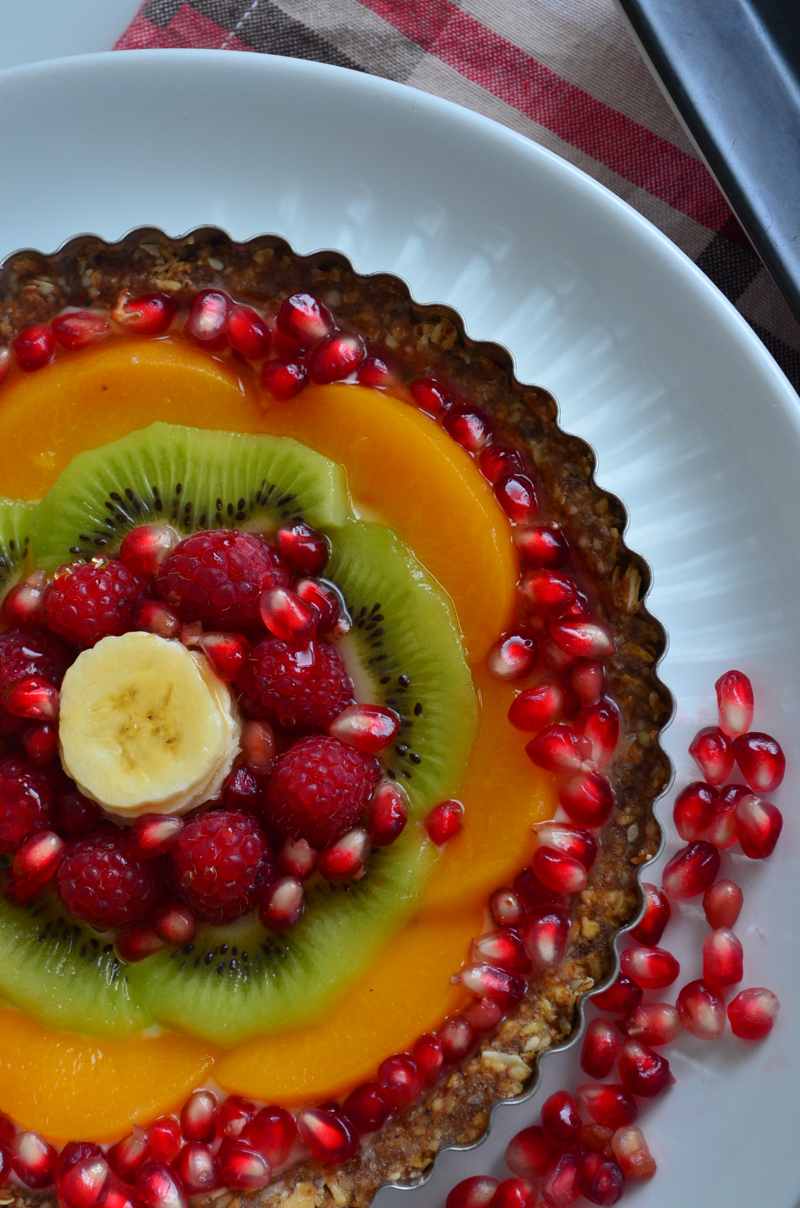 No Bake Greek Yogurt and Dates Breakfast Fruit Tart