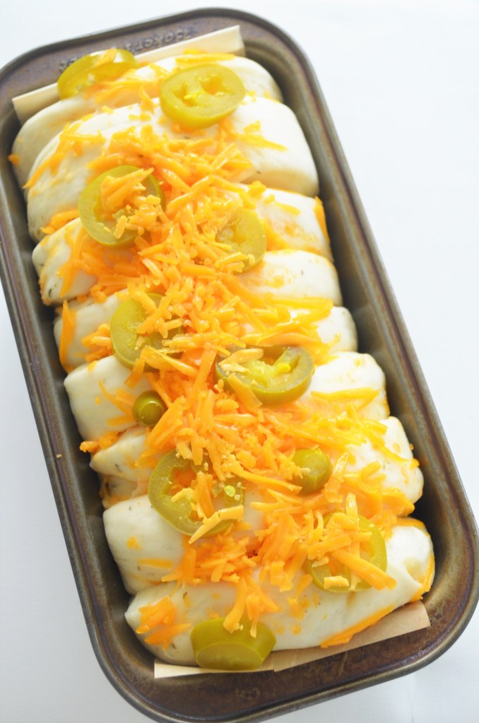 Homemade Cheddar Cheese and Jalapeno Pull Apart Bread