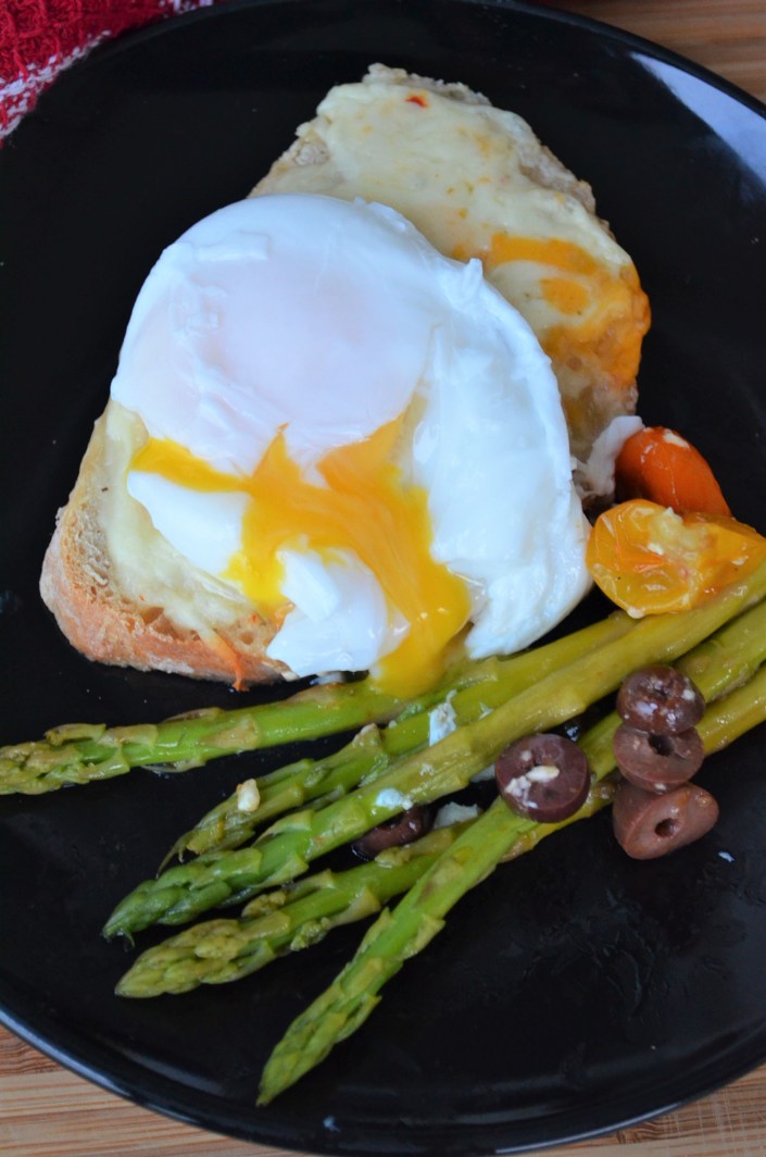 Simple Poached Egg with Asparagus at SweetNSpicyLiving.com
