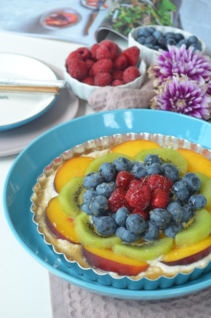 No Bake Yogurt and Dates Fruit Tart