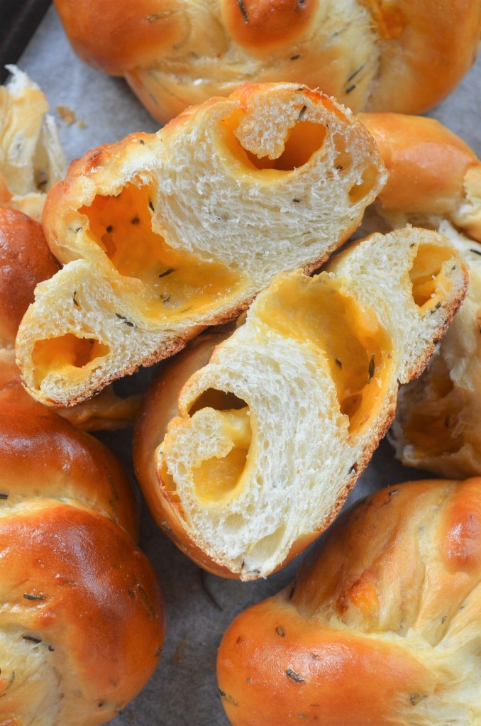 Small Batch Rosemary Cheese Buns