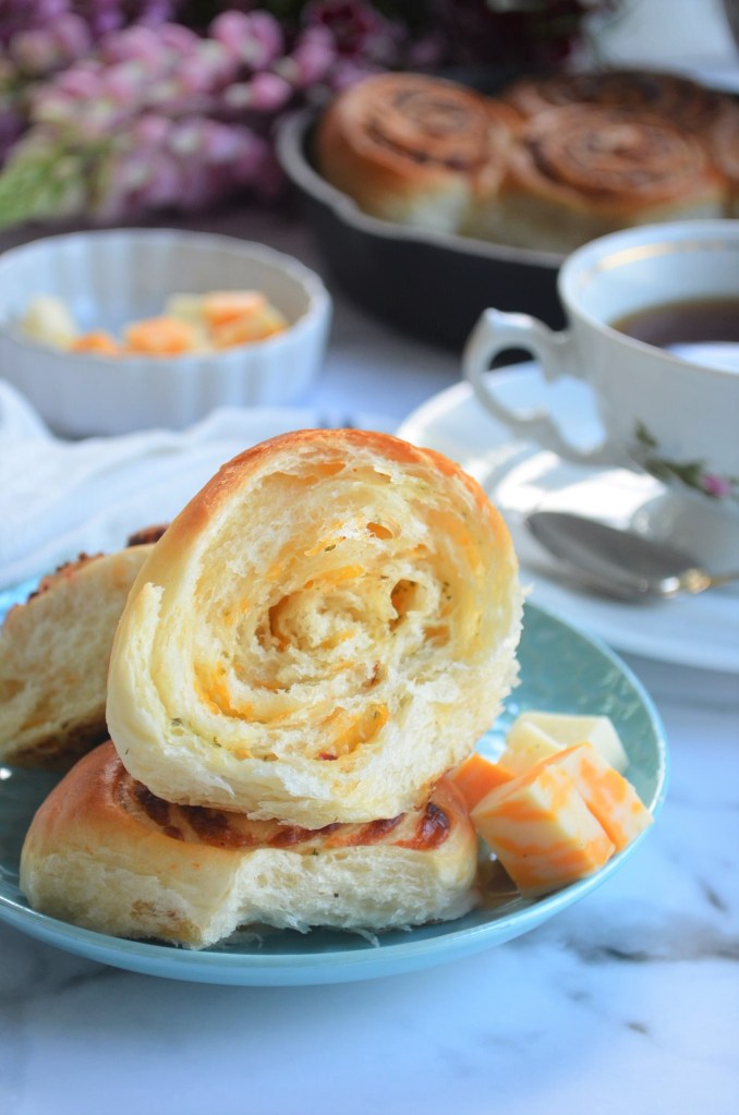 Skillet Cheese Pull-Apart Bread By SweetNSpicyLiving